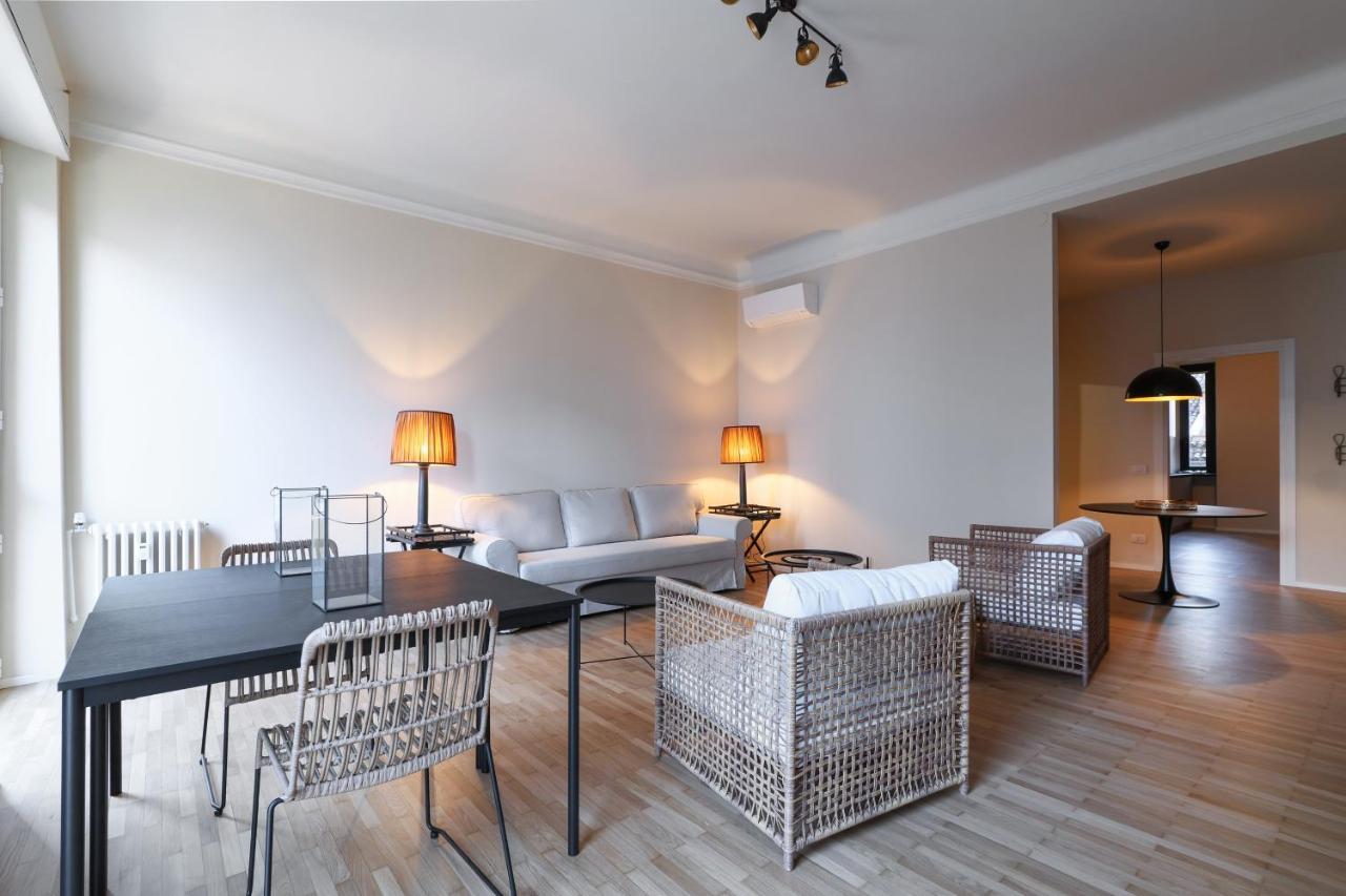 Luxury San Babila Apartment Милано Екстериор снимка