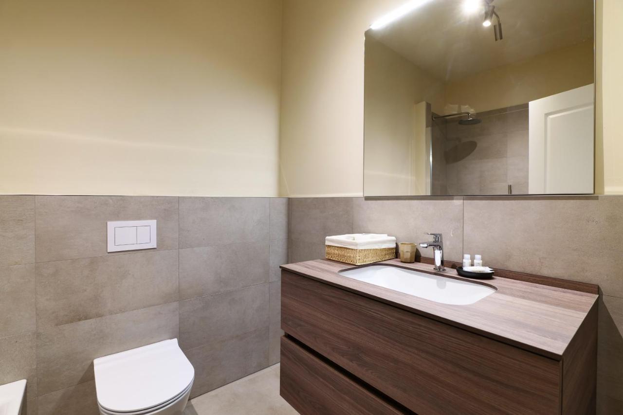 Luxury San Babila Apartment Милано Екстериор снимка
