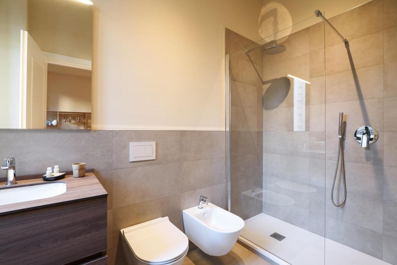 Luxury San Babila Apartment Милано Екстериор снимка