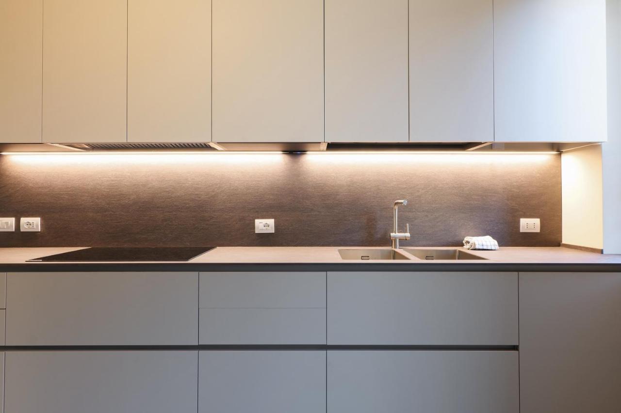 Luxury San Babila Apartment Милано Екстериор снимка