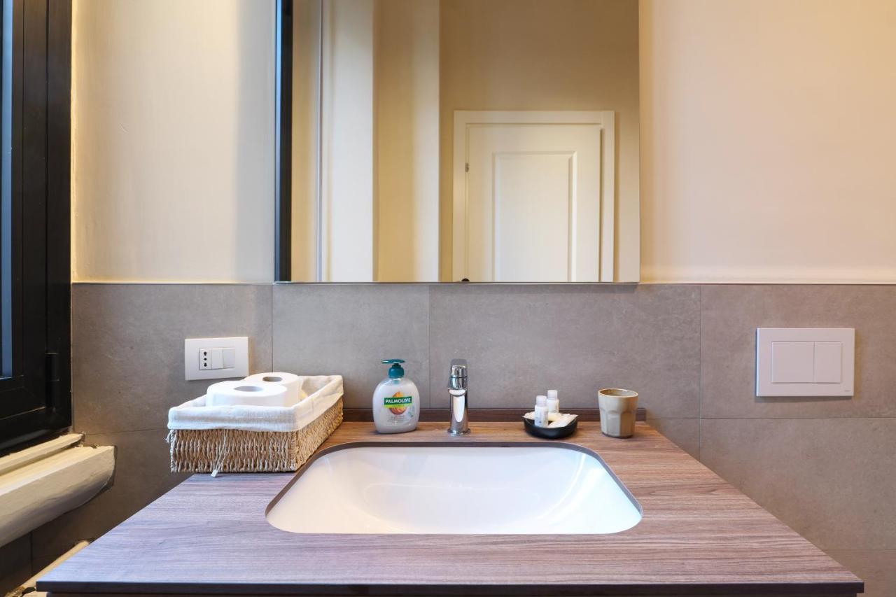 Luxury San Babila Apartment Милано Екстериор снимка