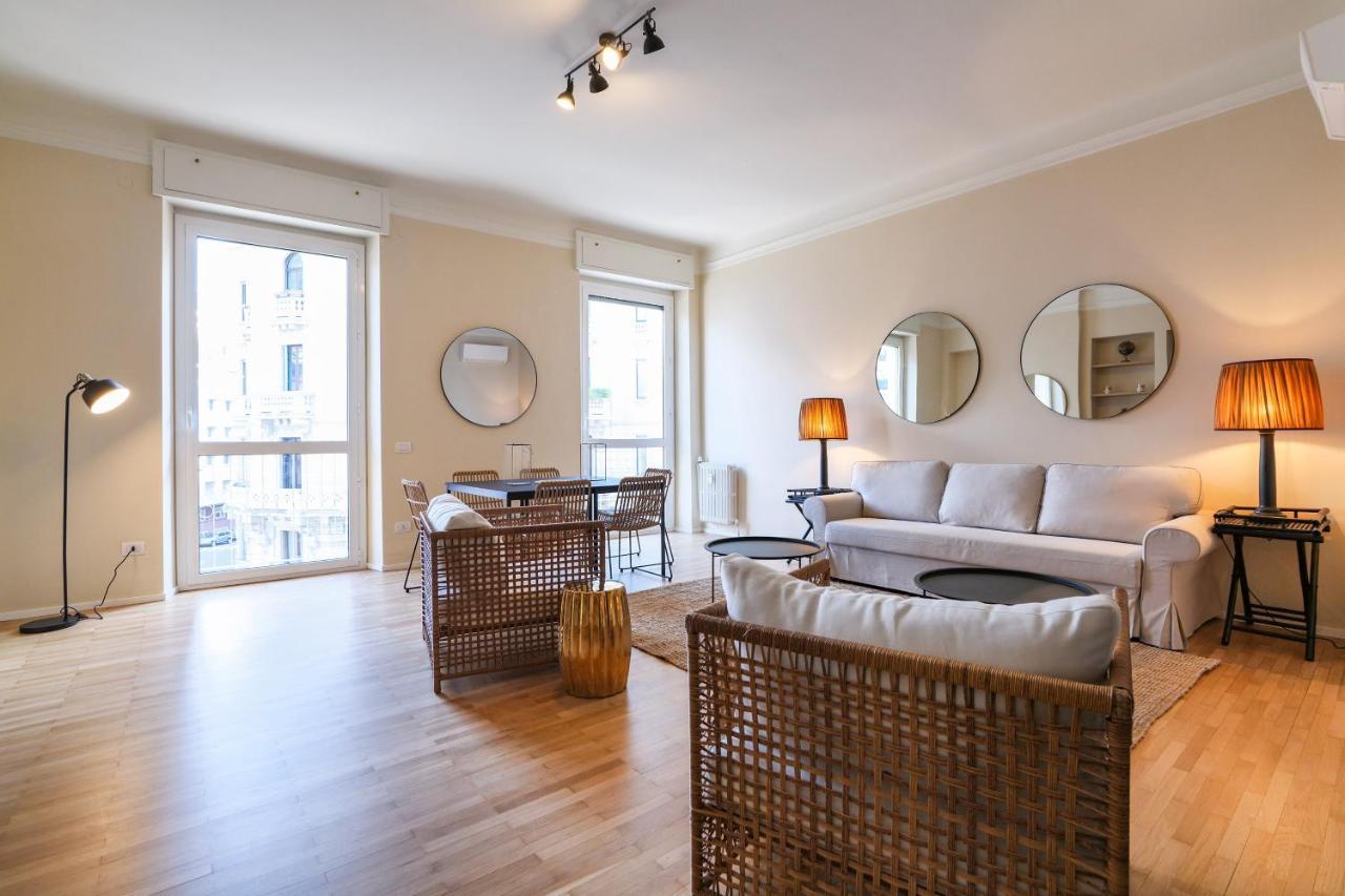 Luxury San Babila Apartment Милано Екстериор снимка